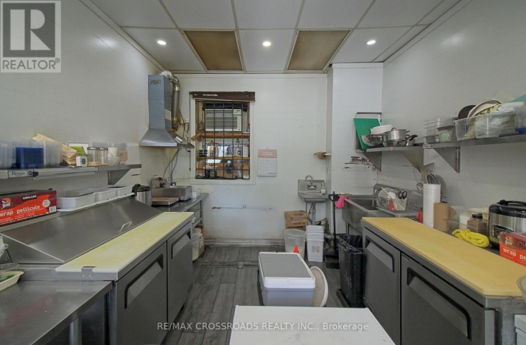 67 RONCESVALLES AVENUE, Toronto (Roncesvalles), Ontario, M6R2K6
