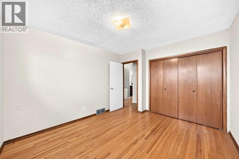 416 & 418 33 Avenue NE, Calgary, Alberta, T2E2J1