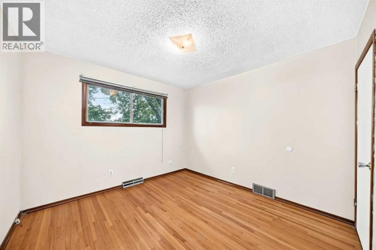 416 & 418 33 Avenue NE, Calgary, Alberta, T2E2J1