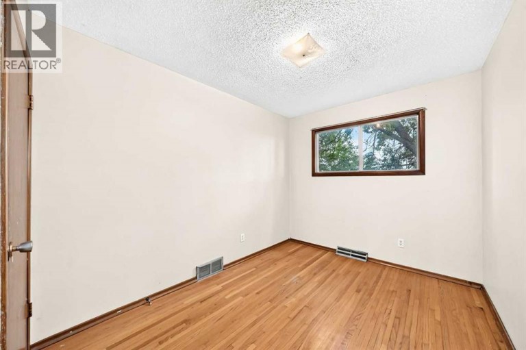 416 & 418 33 Avenue NE, Calgary, Alberta, T2E2J1