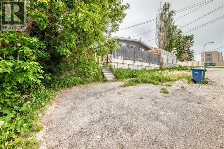 416 & 418 33 Avenue NE, Calgary, Alberta, T2E2J1
