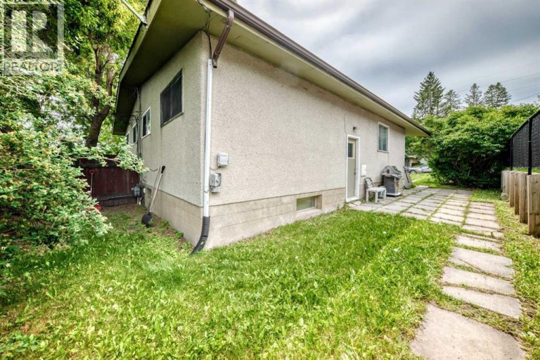 416 & 418 33 Avenue NE, Calgary, Alberta, T2E2J1