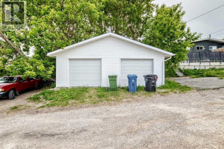 416 & 418 33 Avenue NE, Calgary, Alberta, T2E2J1