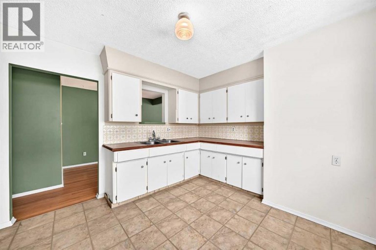 416 & 418 33 Avenue NE, Calgary, Alberta, T2E2J1