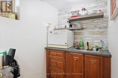 19 DALEVIEW AVENUE Peterborough (Monaghan Ward 2) Ontario photo 20