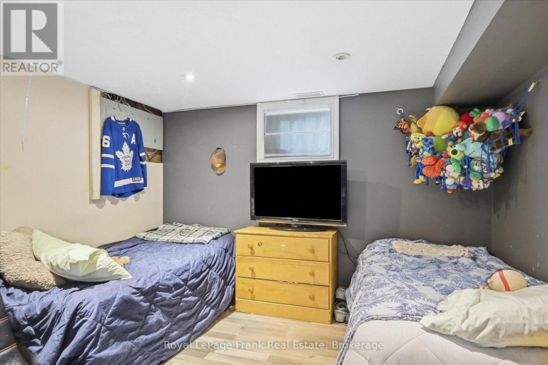 19 DALEVIEW AVENUE, Peterborough (Monaghan Ward 2), Ontario, K9J1L6