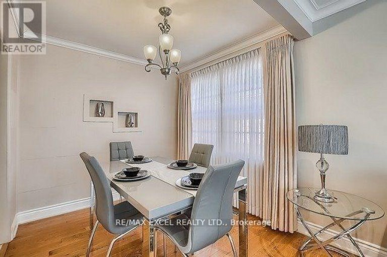 MAIN - 43 BOOTHBAY CRESCENT, Newmarket (Central Newmarket), Ontario, L3Y1Y6
