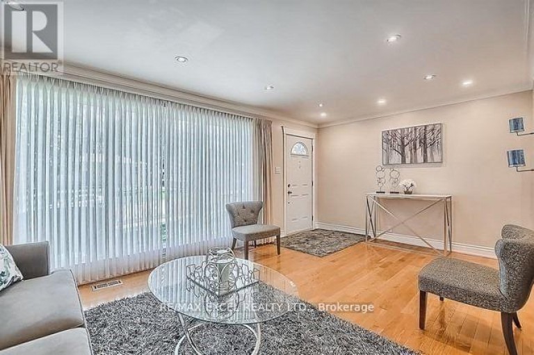 MAIN - 43 BOOTHBAY CRESCENT, Newmarket (Central Newmarket), Ontario, L3Y1Y6