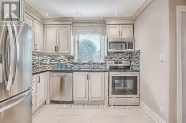 MAIN - 43 BOOTHBAY CRESCENT Newmarket (Central Newmarket) Ontario photo 7