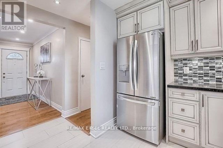 MAIN - 43 BOOTHBAY CRESCENT, Newmarket (Central Newmarket), Ontario, L3Y1Y6