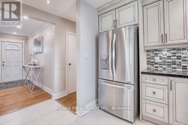 MAIN - 43 BOOTHBAY CRESCENT Newmarket (Central Newmarket) Ontario photo 8