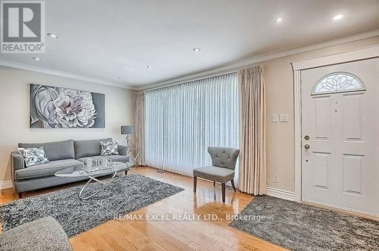 MAIN - 43 BOOTHBAY CRESCENT, Newmarket (Central Newmarket), Ontario, L3Y1Y6