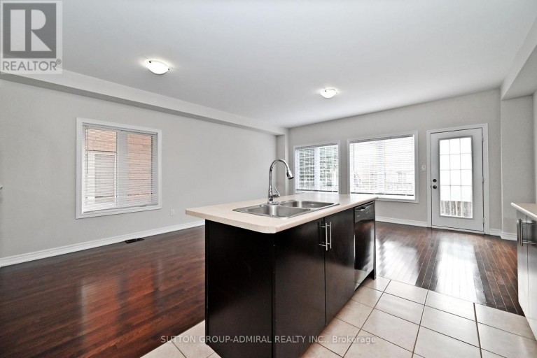 110 SOUTHDOWN AVENUE, Vaughan (Patterson), Ontario, L6A4N3