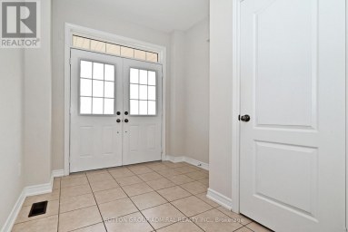 110 SOUTHDOWN AVENUE Vaughan (Patterson) Ontario photo 2