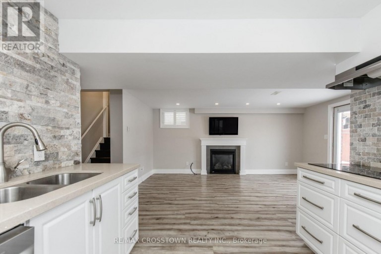 996 BOOTH AVENUE, Innisfil (Alcona), Ontario, L9S0A4