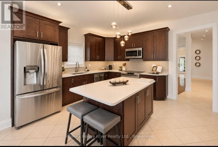 104 FENCEROW DRIVE, Whitby (Rolling Acres), Ontario, L1R3N2