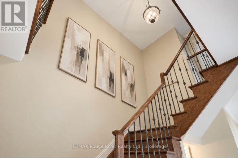 104 FENCEROW DRIVE, Whitby (Rolling Acres), Ontario, L1R3N2