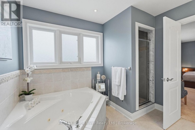 104 FENCEROW DRIVE, Whitby (Rolling Acres), Ontario, L1R3N2