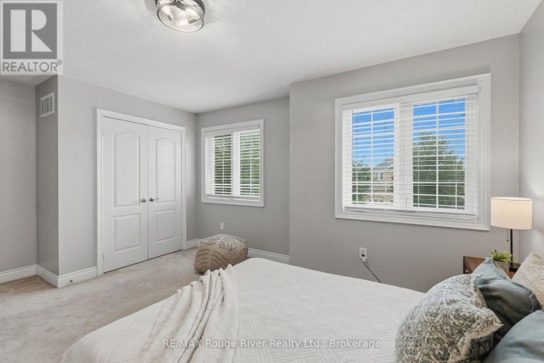 104 FENCEROW DRIVE, Whitby (Rolling Acres), Ontario, L1R3N2