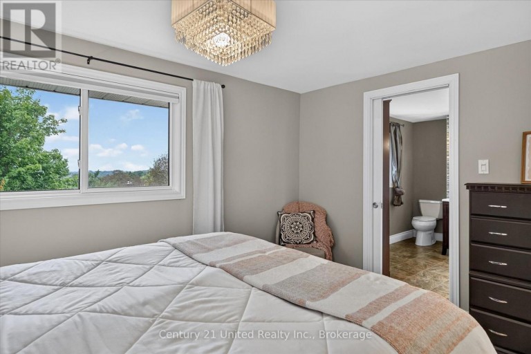 537 MONTCALM DRIVE, Peterborough (Northcrest Ward 5), Ontario, K9H6S9