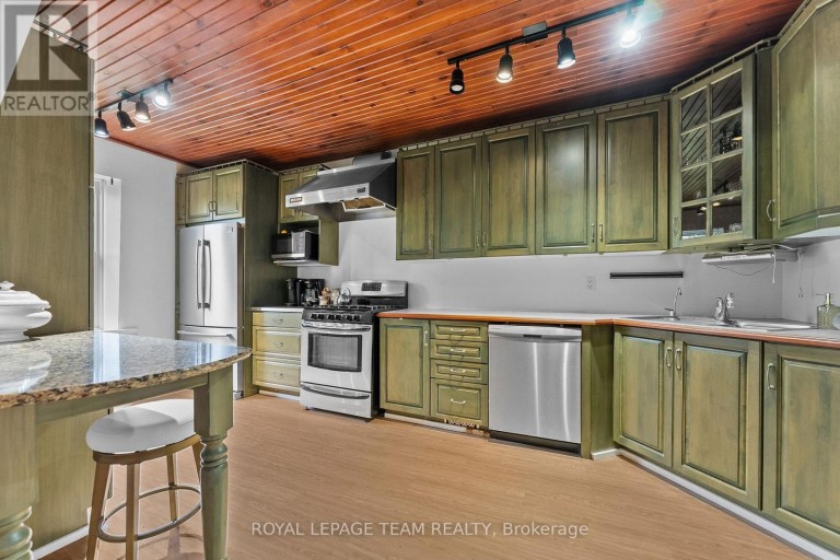 105 HALLIDAY CREEK ROAD, Greater Madawaska, Ontario, K0J1H0