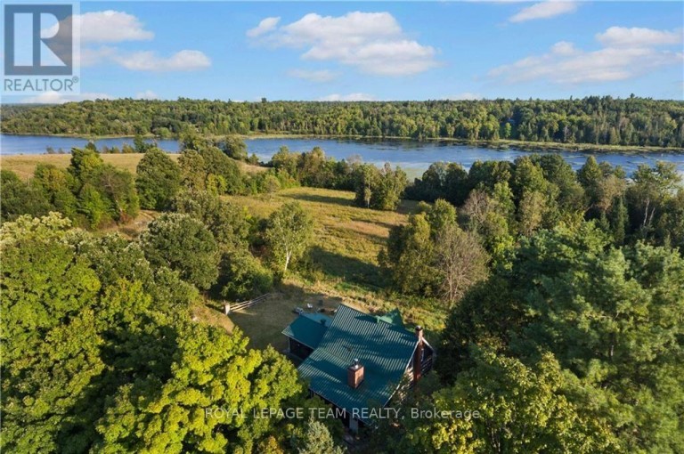 105 HALLIDAY CREEK ROAD, Greater Madawaska, Ontario, K0J1H0