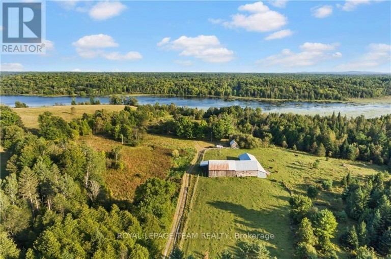 105 HALLIDAY CREEK ROAD, Greater Madawaska, Ontario, K0J1H0