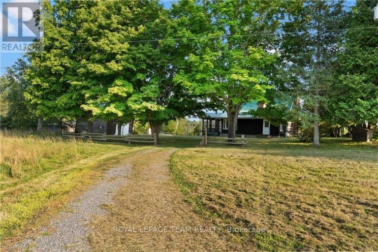 105 HALLIDAY CREEK ROAD, Greater Madawaska, Ontario, K0J1H0
