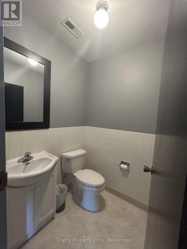 202 - 235 HIGHLAND STREET, Dysart et al (Dysart), Ontario, K0M1S0