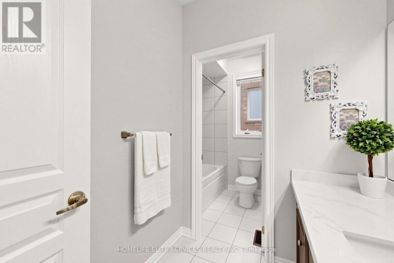 8 BECKETT AVENUE, Markham (Berczy), Ontario, L6C0W5