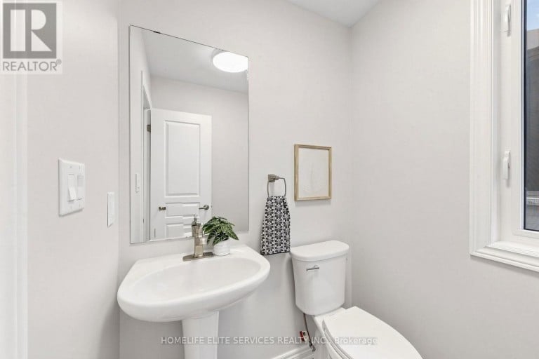 8 BECKETT AVENUE, Markham (Berczy), Ontario, L6C0W5