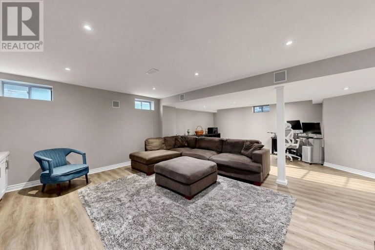 8 BECKETT AVENUE, Markham (Berczy), Ontario, L6C0W5