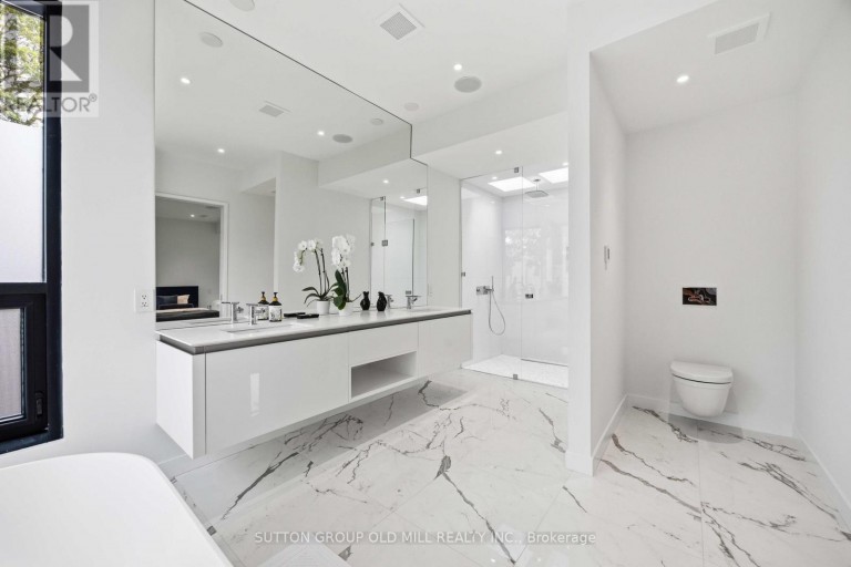 18 HERNE HILL, Toronto (Edenbridge-Humber Valley), Ontario, M9A2X1
