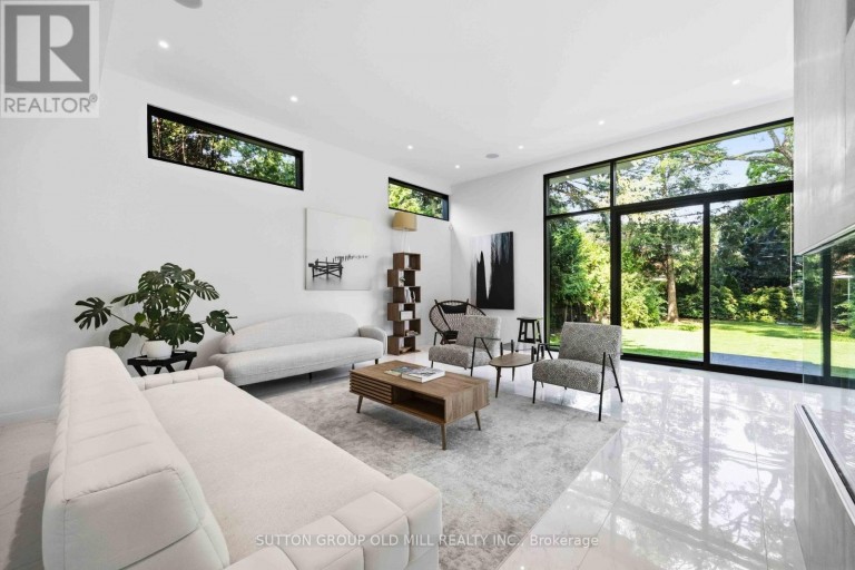 18 HERNE HILL, Toronto (Edenbridge-Humber Valley), Ontario, M9A2X1