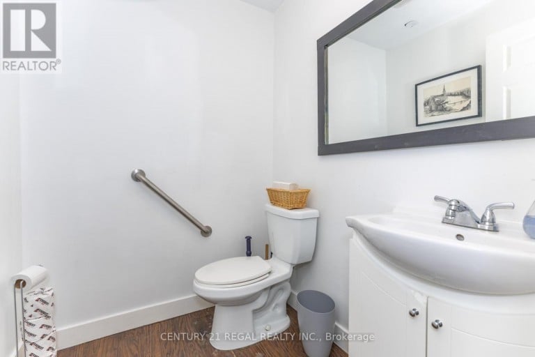 1374 QUEEN STREET E, Toronto (Greenwood-Coxwell), Ontario, M4L1C9