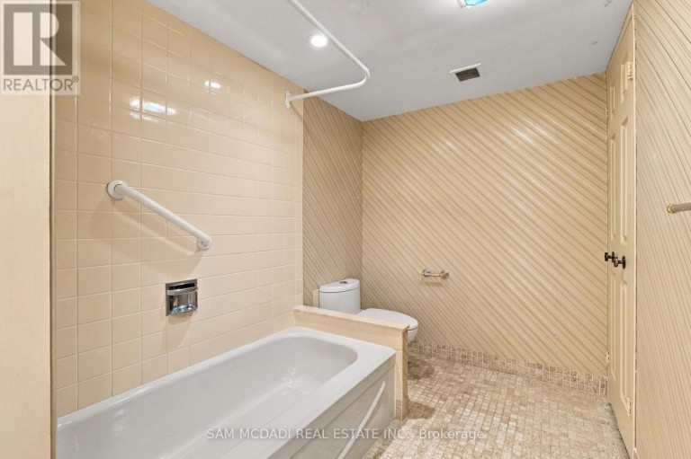 2009 - 2000 ISLINGTON AVENUE, Toronto (Kingsview Village-The Westway), Ontario, M9P3S7