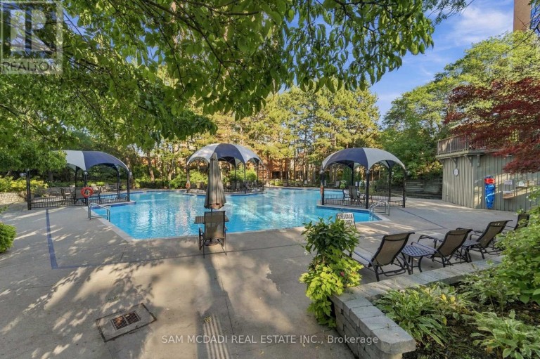 2009 - 2000 ISLINGTON AVENUE, Toronto (Kingsview Village-The Westway), Ontario, M9P3S7