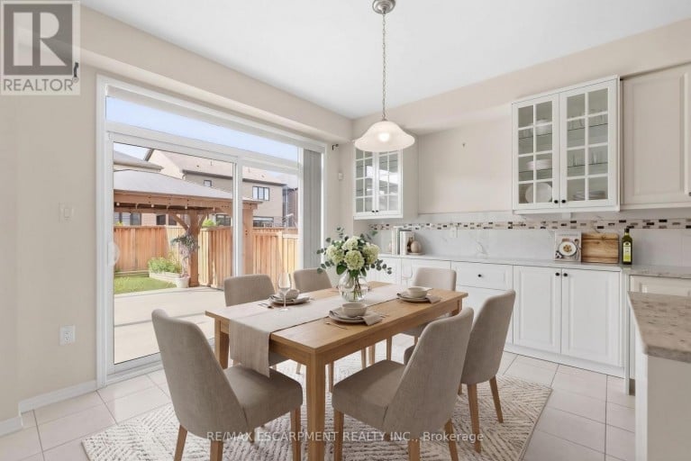 35 ROYAL COACHMAN WAY, Hamilton (Stoney Creek Mountain), Ontario, L8J0M2