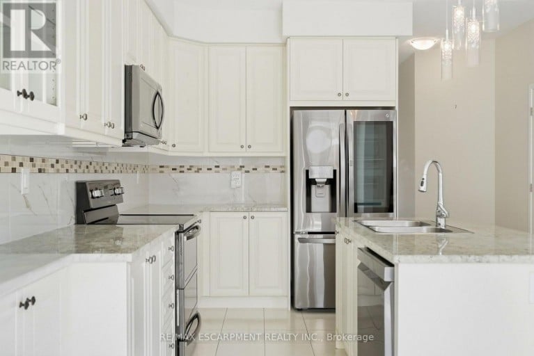 35 ROYAL COACHMAN WAY, Hamilton (Stoney Creek Mountain), Ontario, L8J0M2