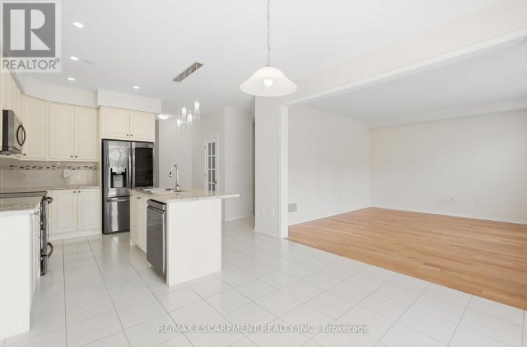 35 ROYAL COACHMAN WAY, Hamilton (Stoney Creek Mountain), Ontario, L8J0M2