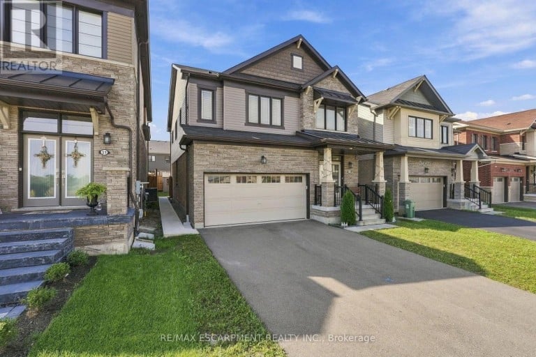 35 ROYAL COACHMAN WAY, Hamilton (Stoney Creek Mountain), Ontario, L8J0M2