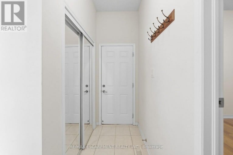 35 ROYAL COACHMAN WAY, Hamilton (Stoney Creek Mountain), Ontario, L8J0M2
