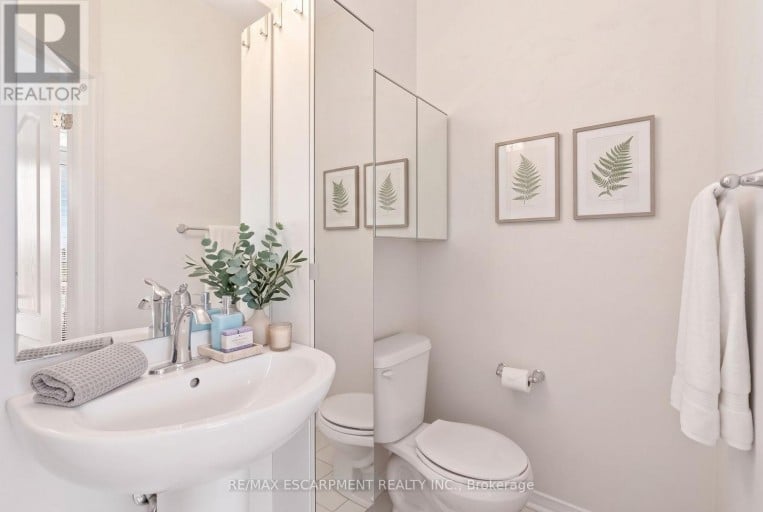 35 ROYAL COACHMAN WAY, Hamilton (Stoney Creek Mountain), Ontario, L8J0M2