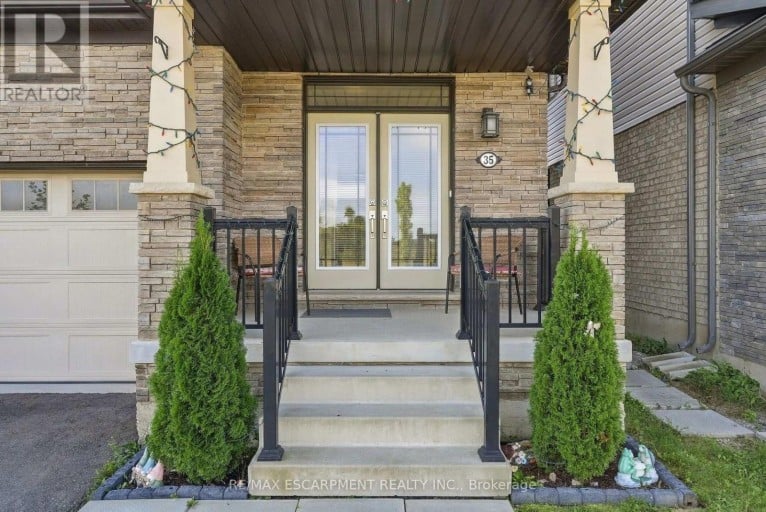 35 ROYAL COACHMAN WAY, Hamilton (Stoney Creek Mountain), Ontario, L8J0M2