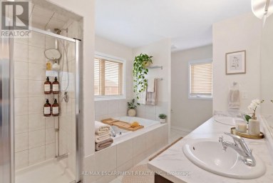 35 ROYAL COACHMAN WAY Hamilton (Stoney Creek Mountain) Ontario photo 30