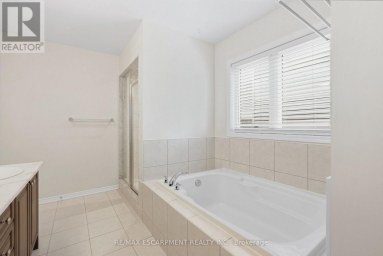 35 ROYAL COACHMAN WAY Hamilton (Stoney Creek Mountain) Ontario photo 31