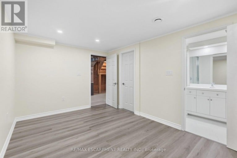 35 ROYAL COACHMAN WAY, Hamilton (Stoney Creek Mountain), Ontario, L8J0M2