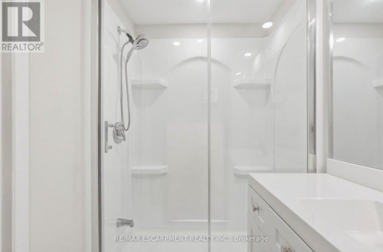 35 ROYAL COACHMAN WAY, Hamilton (Stoney Creek Mountain), Ontario, L8J0M2