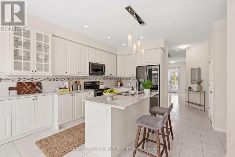 35 ROYAL COACHMAN WAY, Hamilton (Stoney Creek Mountain), Ontario, L8J0M2