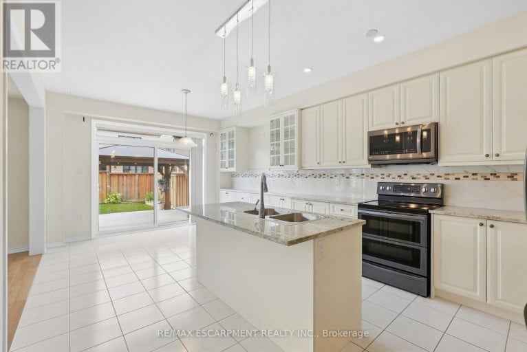 35 ROYAL COACHMAN WAY, Hamilton (Stoney Creek Mountain), Ontario, L8J0M2
